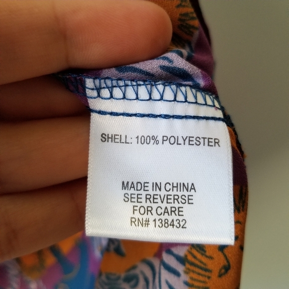 Modcloth Lions Tigers Bears Blouse Small - Picture 9 of 9